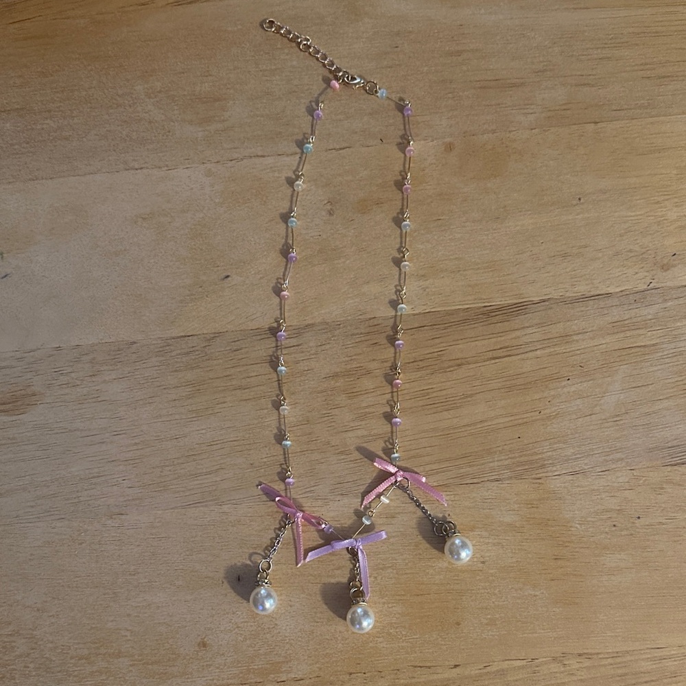 Elegant Gold and Silver Necklace with Pearls